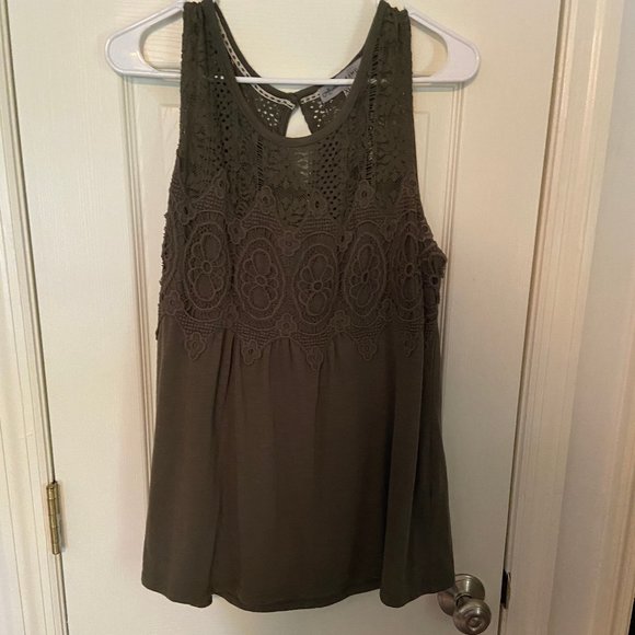 Olive green sleeveless shirt with lace detailing - Picture 2 of 6